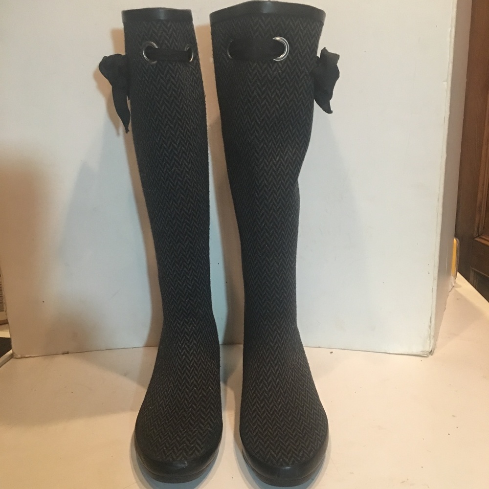 AVD RAIN OR REGULAR BOOT.  VERY CLASSY